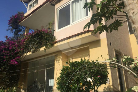 Casa à venda com 5 quartos, sendo 4 suítes, no condomínio Jardim Vitória Régia, São Paulo - SP