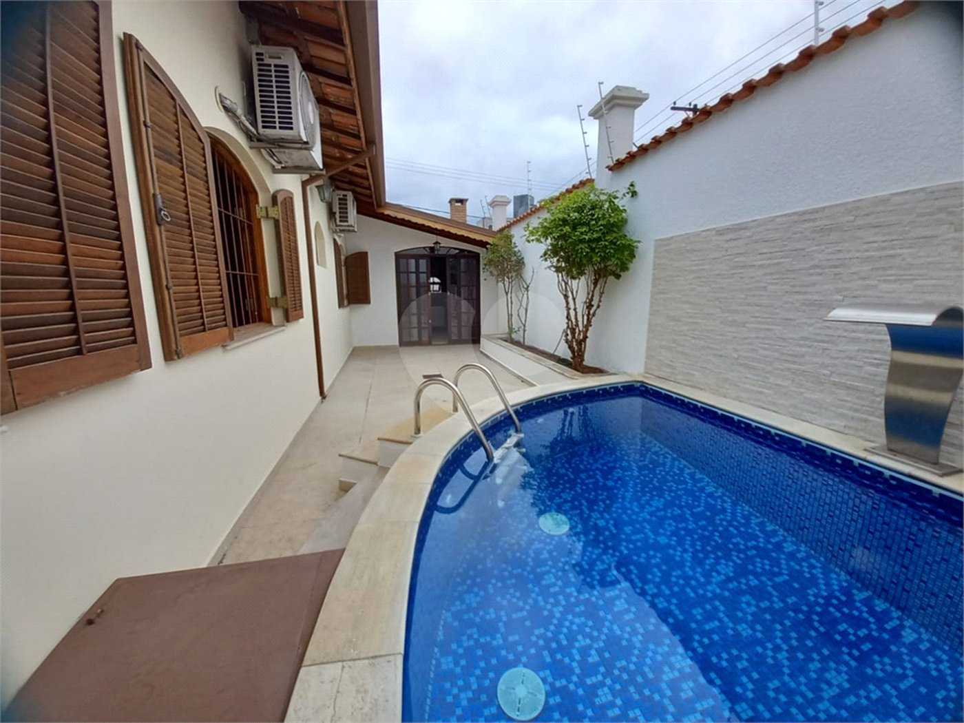 Casa à venda com 4 quartos, sendo 1 suíte,  em Vila Oliveira, Mogi das Cruzes, SP