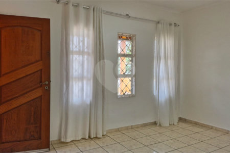 Casa para alugar com 3 quartos, sendo 1 suíte, no condomínio Santa Mônica, Atibaia - SP