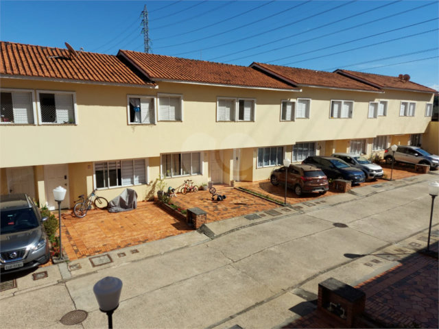 Casa à venda com 3 quartos, sendo 1 suíte,  no condomínio Vila das Macieiras, São Paulo - SP