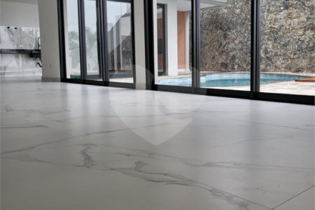Casa à venda com 3 suítes no condomínio Hills, Arujá - SP