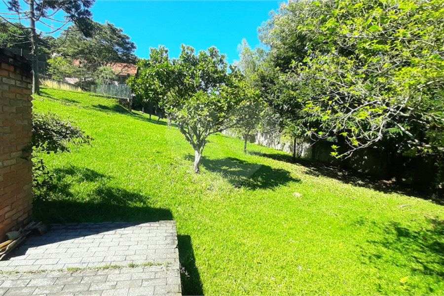 Sobrado à venda com 3 suítes em Serra da Cantareira, Mairiporã, SP