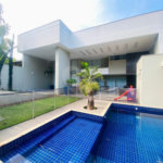 Casa à venda com 4 quartos, sendo 3 suítes, no condomínio Marc Ferez, Rio de Janeiro - RJ