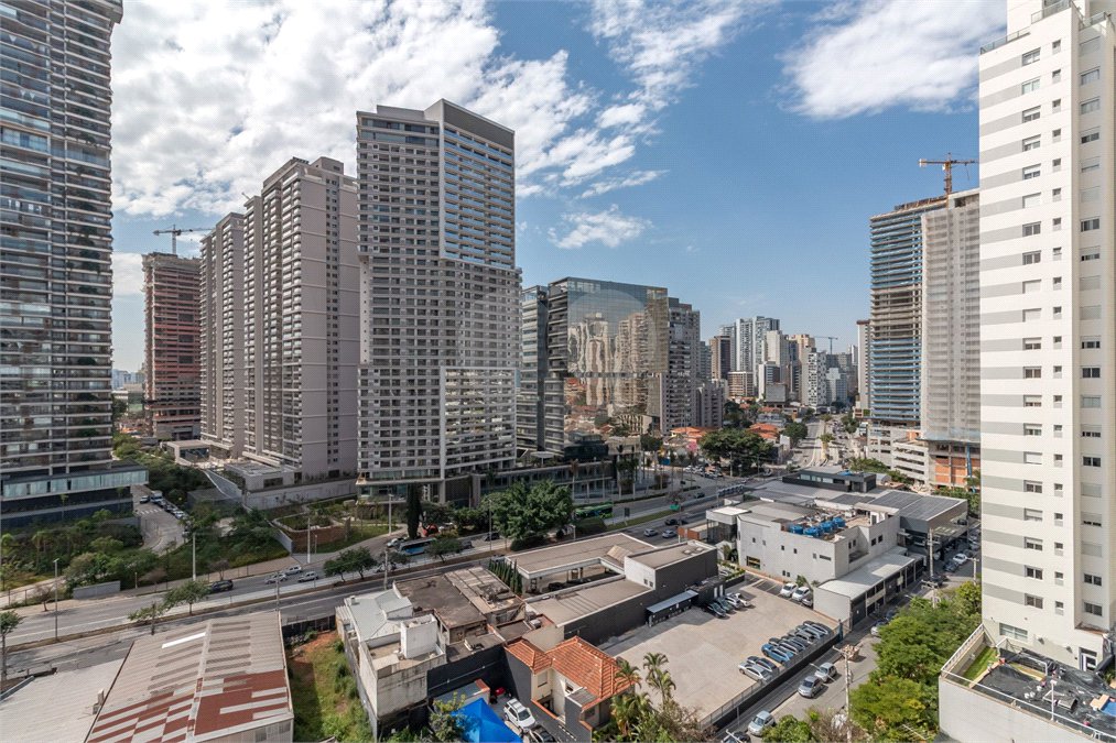 Apartamento à venda com 3 suítes em Brooklin, São Paulo, SP