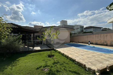 Casa à venda com 4 quartos, sendo 3 suítes, no condomínio Terras de Mont Serrat, Salto - SP
