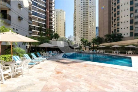 Apartamento à venda com 4 quartos, sendo 1 suíte, em Moema, São Paulo, SP