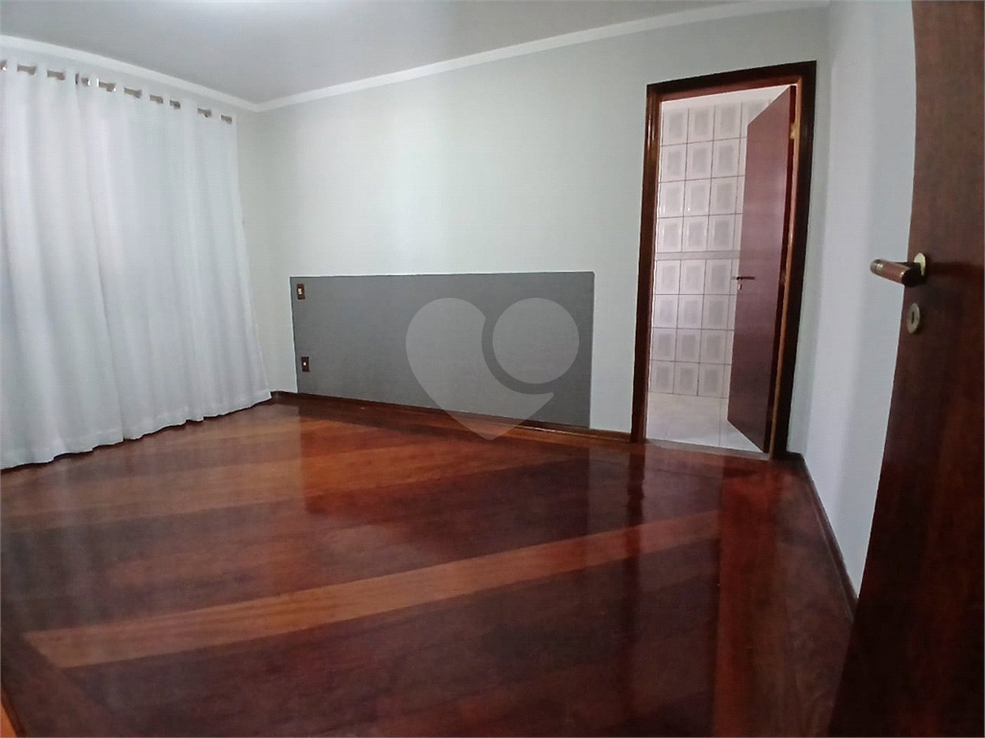 Casa à venda com 5 quartos, sendo 3 suítes, em Vila Santista, Atibaia, SP