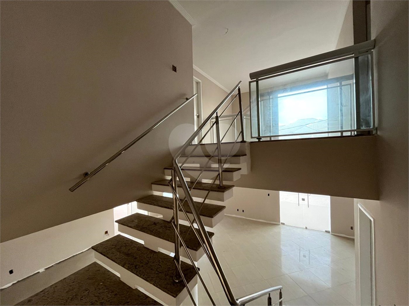 Casa à venda com 4 quartos, sendo 2 suítes, no condomínio Pedra Mar, Rio de Janeiro - RJ