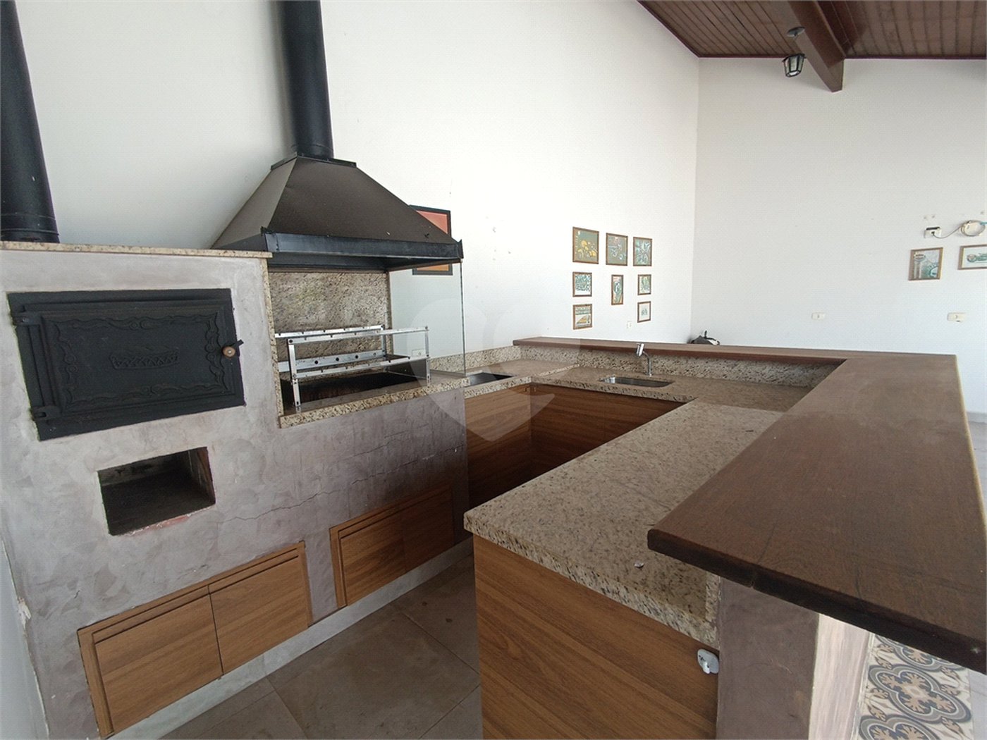 Casa à venda com 4 quartos, sendo 2 suítes, no condomínio Terras de Santa Adélia, Vargem Grande Paulista - SP