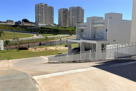 Casa à venda com 3 quartos, sendo 1 suíte, no condomínio Residencial Américo de Figueiredo, Sorocaba - SP
