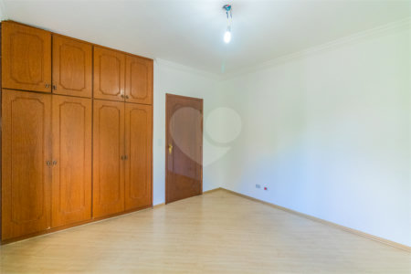 Sobrado à venda com 4 quartos, sendo 2 suítes, em Interlagos, São Paulo, SP