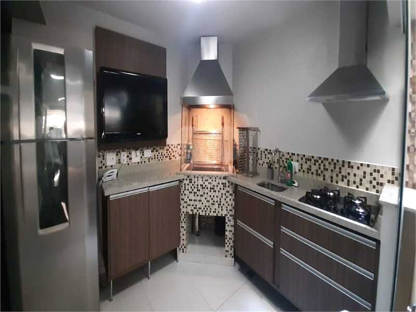 Casa à venda com 4 quartos, sendo 2 suítes, no condomínio Florada da Serra, São Paulo - SP