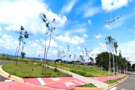 Indaiatuba - Loteamento no Jardim Park Meraki - Excelente oportunidade! Lote espaçoso de 342,12m² disponível por apenas R$ 577.945,00 - Localizado em uma região privilegiada, com IPTU - R$ 300,23 e condomínio - R$ 862,83 - Além disso, sua localização é extremamente conveniente, a apenas 2 minutos