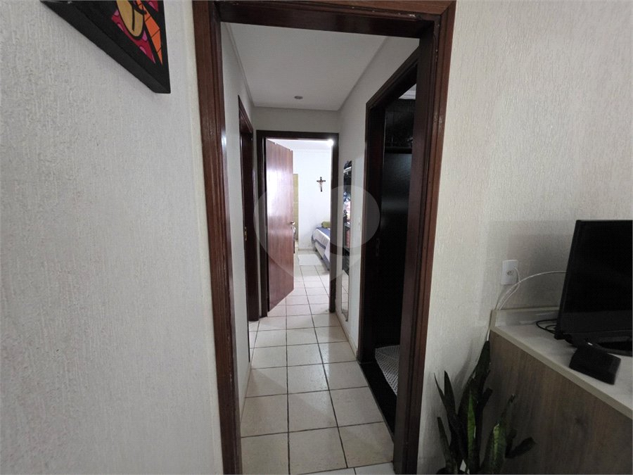 Casa térrea à venda no Douradinho com 2 quartos e edícula com mais dois quartos e 2 banheiros.
