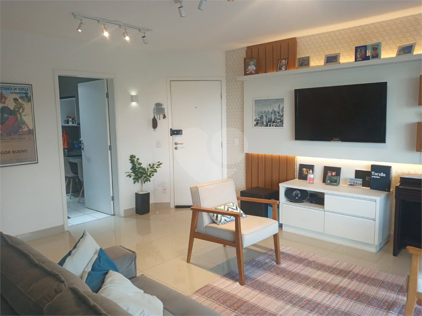 Apartamento 3 dormitórios, região do Campo Belo. Condomínio com laser completo.