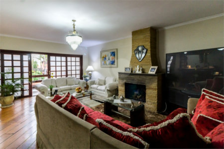 Casa à venda ou para alugar com 5 quartos, sendo 3 suítes, em Independência, São Bernardo do Campo, SP