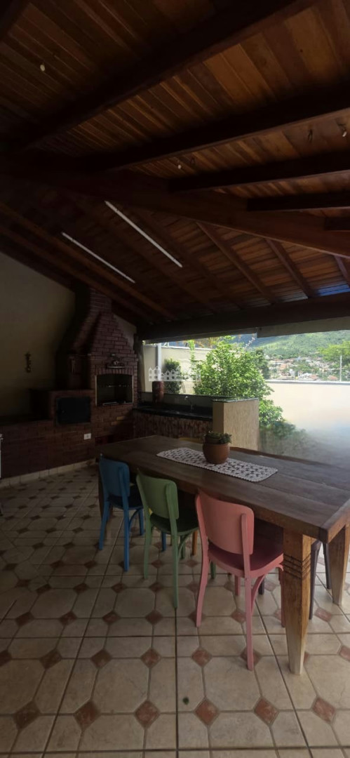 Casa, 3 quartos, 221 m² - Foto 2