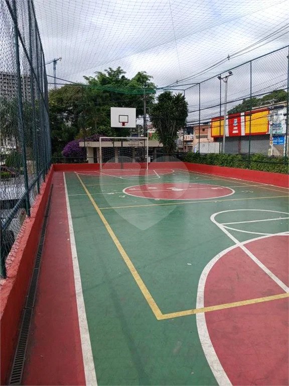 Viva com praticidade e conforto em um condomínio próximo ao comércio!