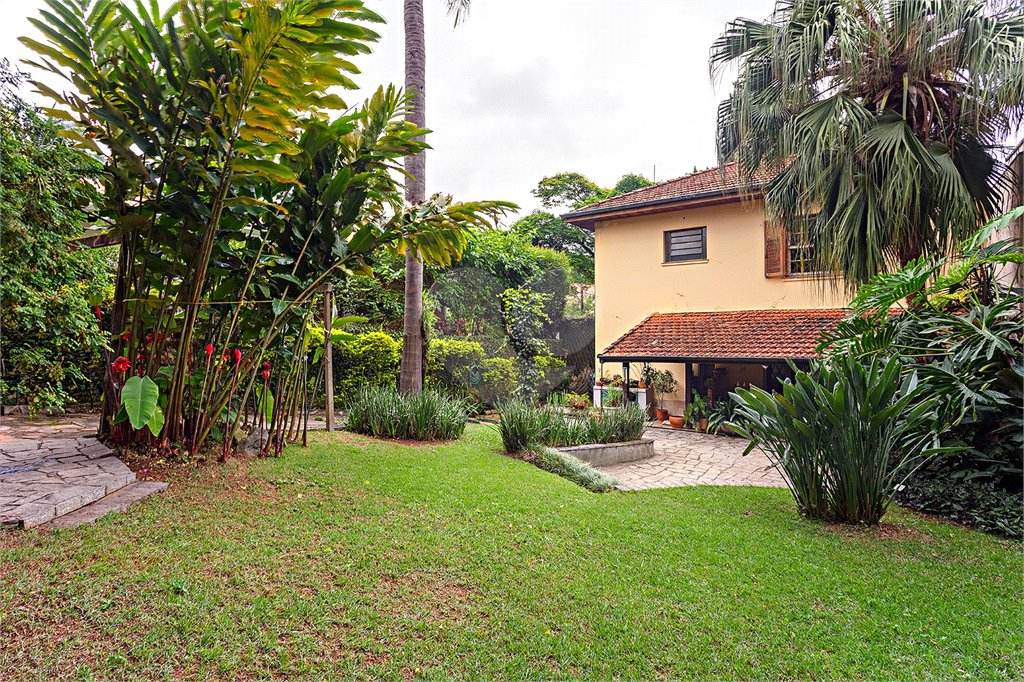 Sobrado à venda com 3 quartos em Jardim Petrópolis, São Paulo, SP