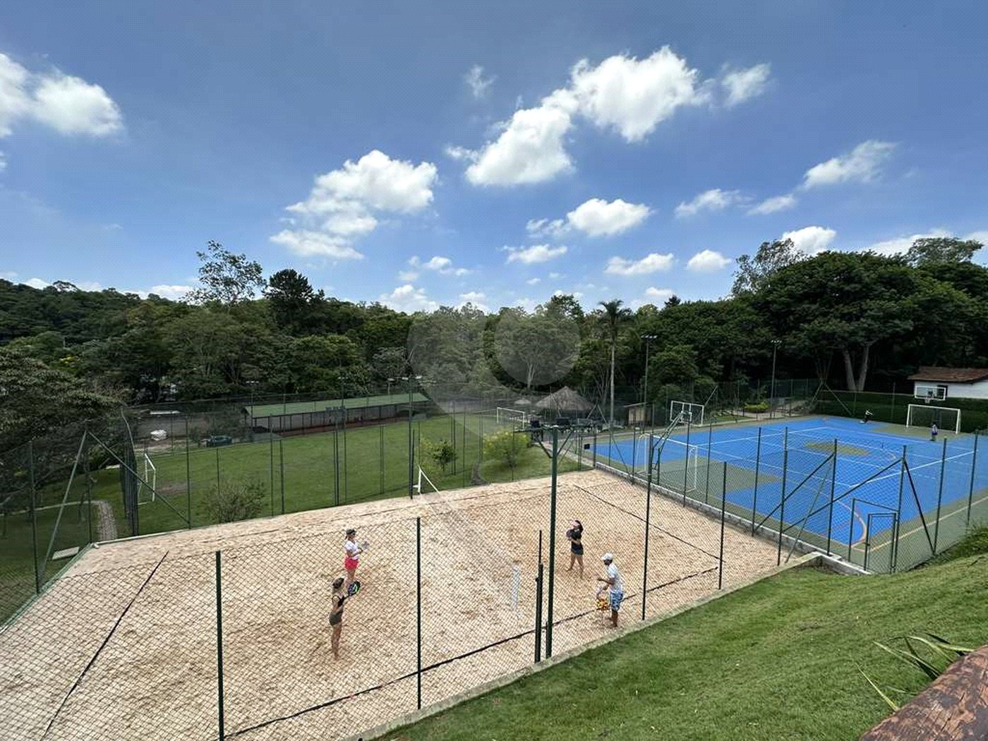 Casa à venda com 4 suítes no condomínio Parque das Artes, Embu das Artes - SP