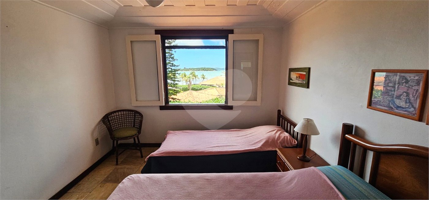 Casa em condomínio à venda ou para alugar com 3 quartos, sendo 2 suítes,  em Praia Rasa, Armação dos Búzios, RJ