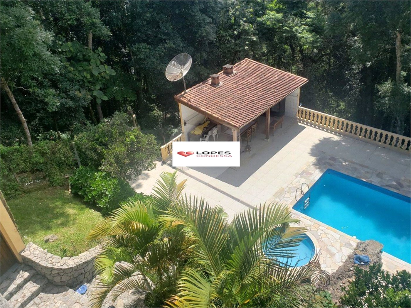 Casa à venda com 4 quartos, sendo 2 suítes, no condomínio Alpes da Cantareira, Mairiporã - SP