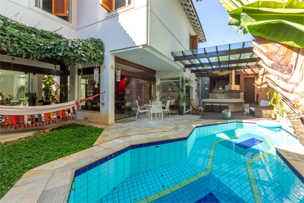 Casa de Vila à venda com 4 quartos, sendo 2 suítes, em Alto da Boa Vista, São Paulo, SP