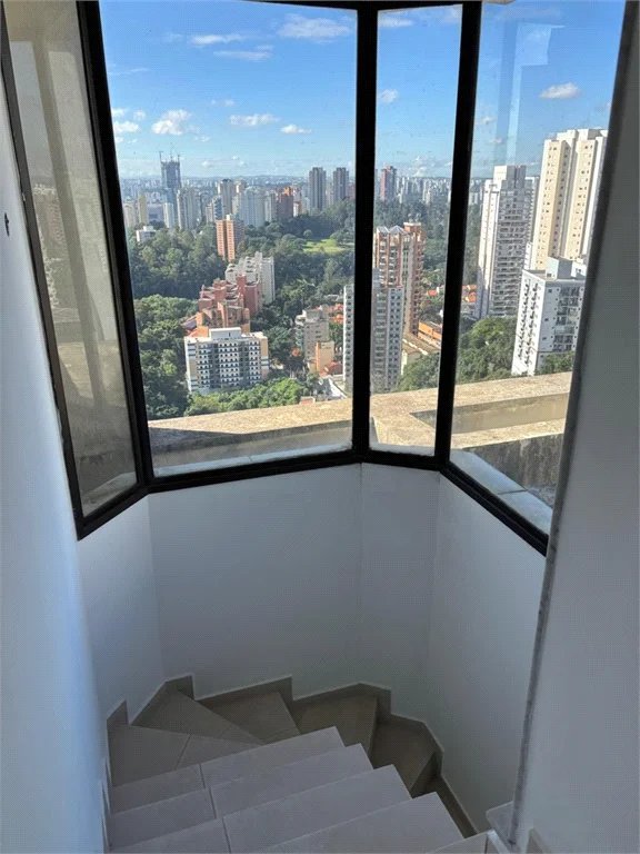 Cobertura à venda com 3 quartos, sendo 1 suíte, em Vila Andrade, São Paulo, SP