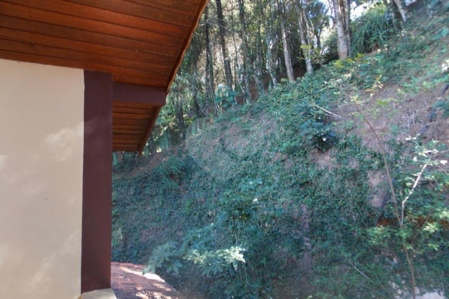 Sobrado à venda com 6 quartos, sendo 4 suítes, em Parque Petrópolis, Mairiporã, SP