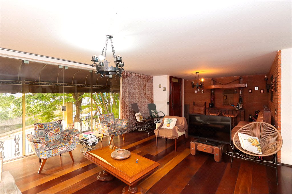 Casa à venda com 4 quartos, sendo 1 suíte, em Brooklin, São Paulo, SP