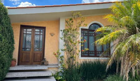 Casa à venda com 2 suítes no condomínio Recanto dos Ipes, Atibaia - SP