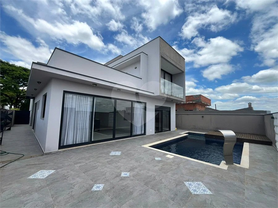 Casa de Alto Padrão à Venda – Condomínio Terra Magna | Indaiatuba/SP - Sofisticação, conforto e funcionalidade. Este magnífico sobrado possui 300 m² de área construída em um terreno de 420 m², com ambientes amplos, integrados e acabamentos de alto padrão. Destaques do imóvel - 4 dormitórios, sendo 3
