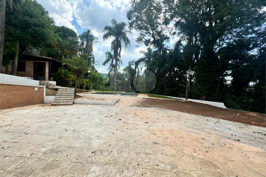 Casa à venda com 5 quartos, sendo 2 suítes, no condomínio Sausalito, Mairiporã - SP