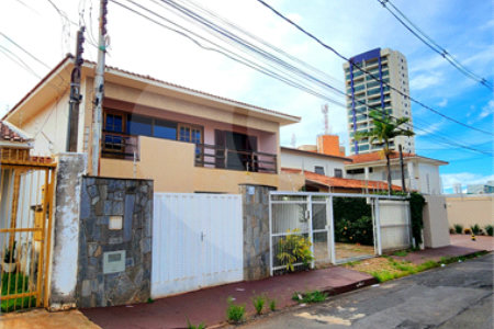 Sobrado à venda com 4 quartos, sendo 2 suítes, em Jardim Primavera, Araraquara, SP
