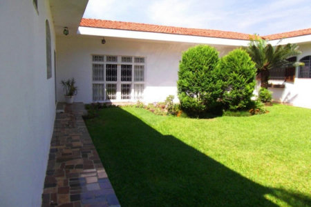 Casa Térrea à venda com 4 quartos, sendo 2 suítes, em Interlagos, São Paulo, SP