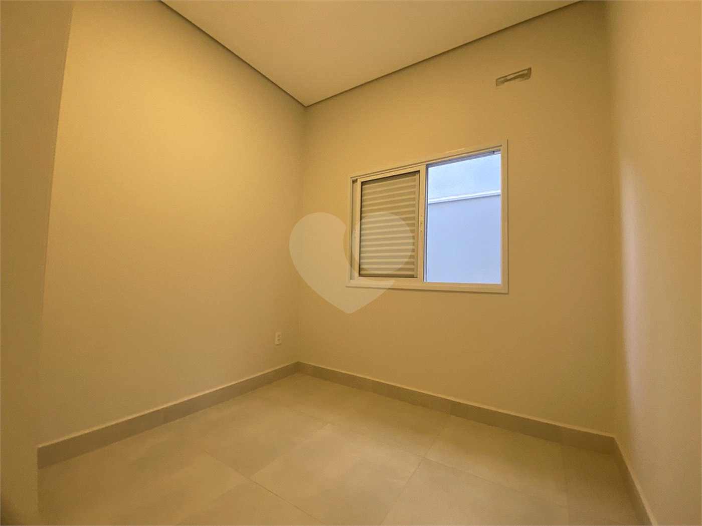 Casa à venda com 3 quartos, sendo 1 suíte, no condomínio Reserva Central Parque, Salto - SP