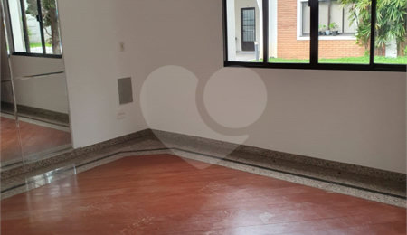 Casa à venda com 2 quartos, sendo 1 suíte,  no condomínio Flamboyant, São Paulo - SP
