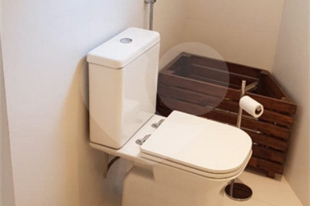 Apartamento à venda com 3 quartos, sendo 1 suíte, em Moema, São Paulo, SP