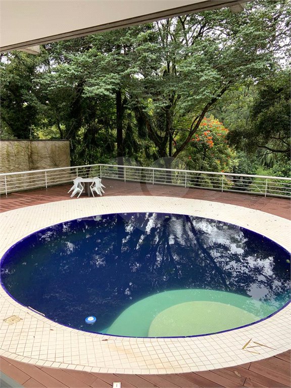 Sobrado à venda com 6 quartos, sendo 4 suítes, em Fazenda Morumbi, São Paulo, SP