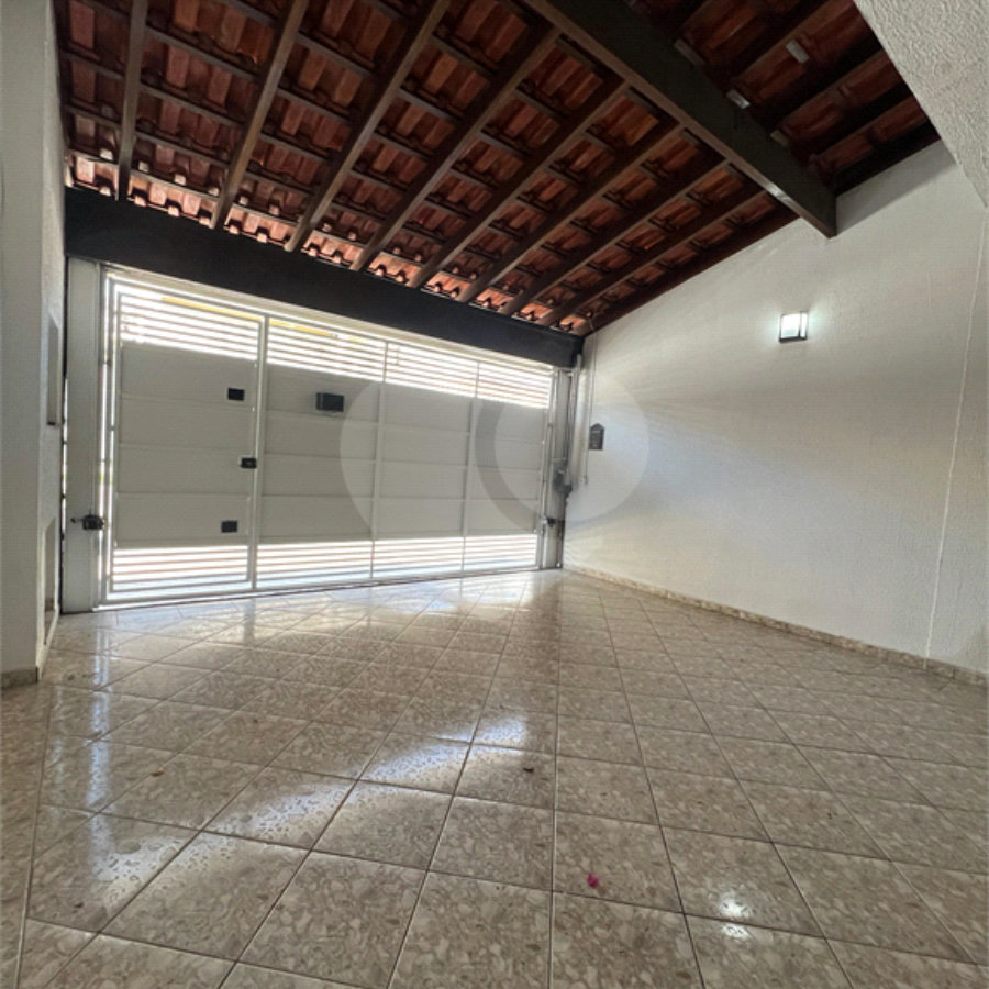 Sobrado à venda com 3 quartos, sendo 1 suíte, em Conjunto Habitacional Brás Cubas, Mogi das Cruzes, SP
