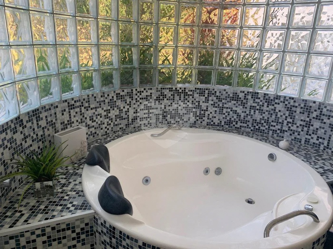 Casa à venda com 4 quartos, sendo 1 suíte, no condomínio Ibiaram, Itupeva - SP