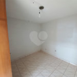 Casa Térrea com 3 dormitórios, sendo 1 suíte.