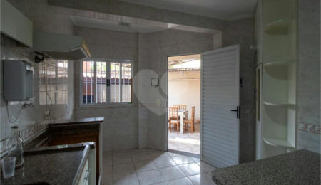 Casa à venda com 3 quartos, sendo 1 suíte, em Butantã, São Paulo, SP