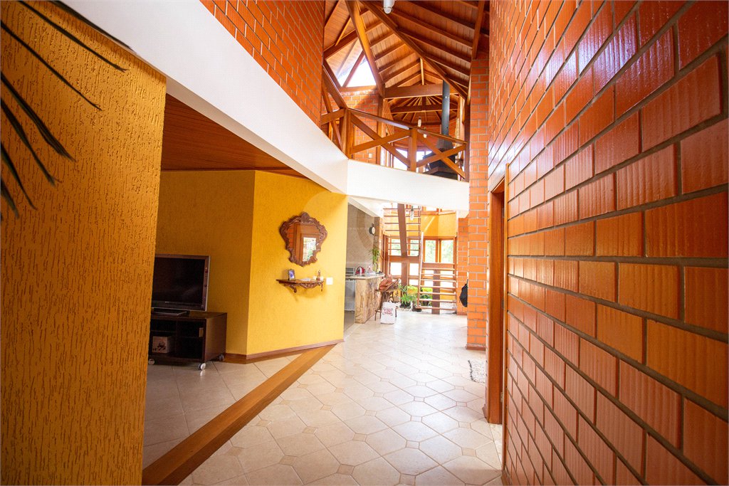 Chácara à venda com 4 quartos, sendo 2 suítes, em Jardim Oriental, Mairinque, SP