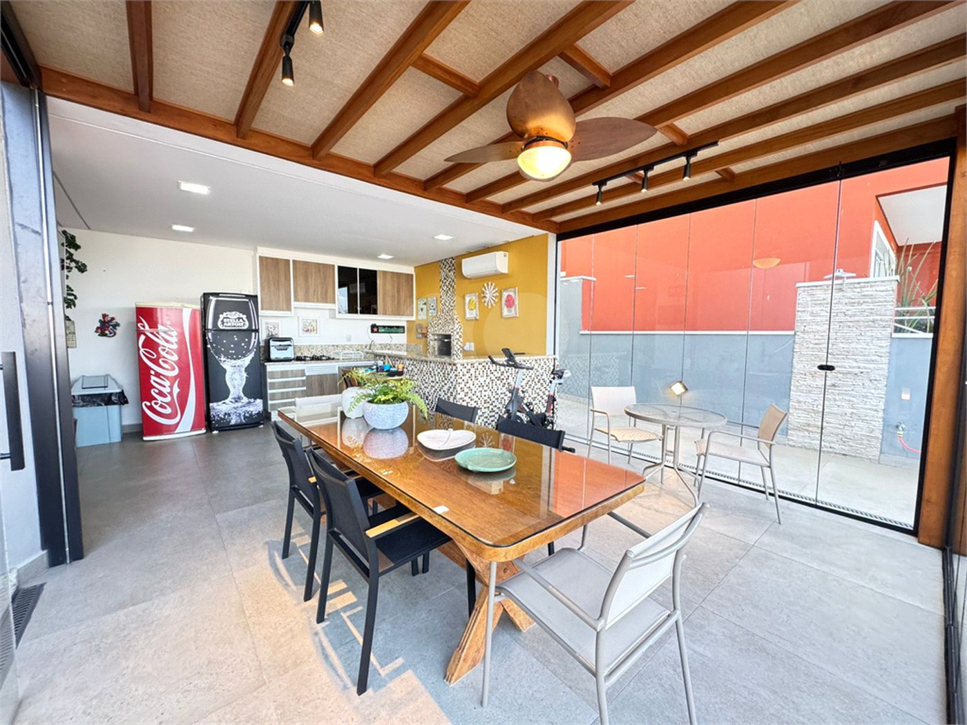 Casa à venda com 3 suítes no condomínio Terras de São Francisco, Vinhedo - SP