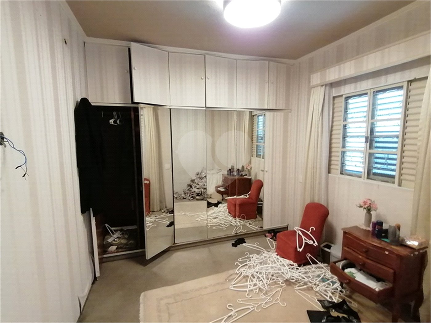 CASA À VENDA NA VILA MARIANA, 280m2, 5Q, 2 VAGAS DE GARAGEM.