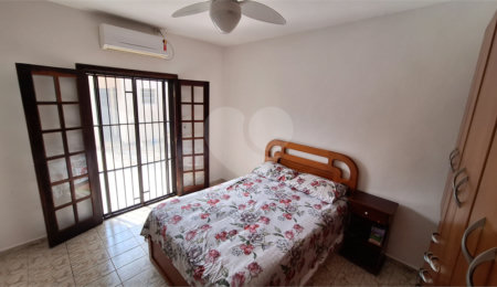 Casa à venda com 4 quartos no Centro, Peruíbe, SP