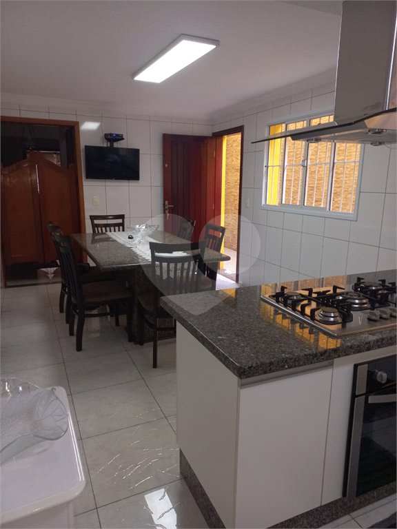 Sobrado à venda com 3 quartos em Jardim Marisa, São Paulo, SP
