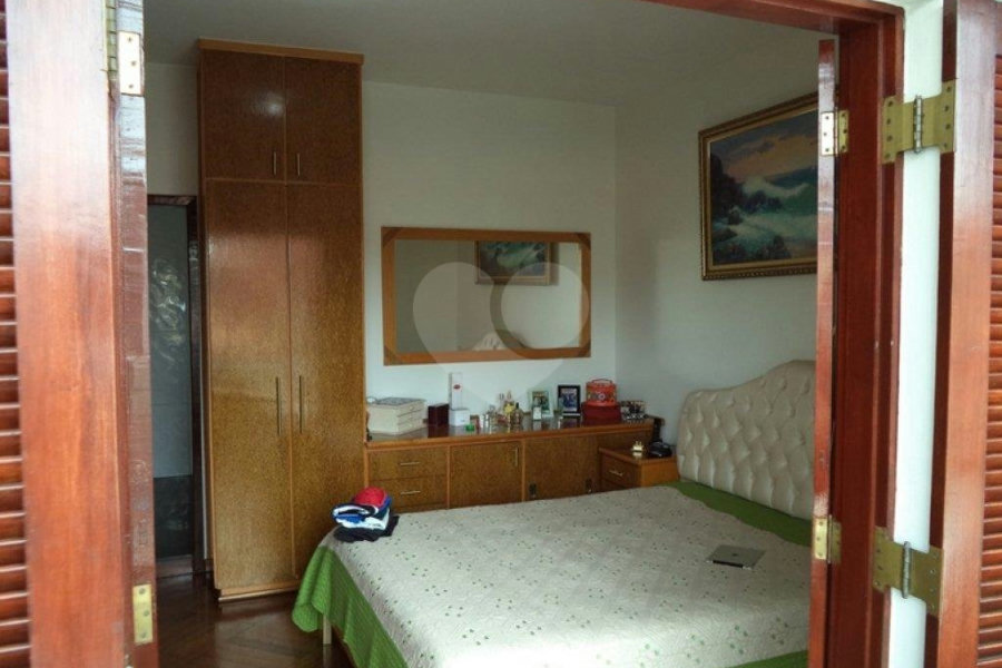 Sobrado à venda com 4 quartos, sendo 1 suíte,  em Parque Edu Chaves, São Paulo, SP