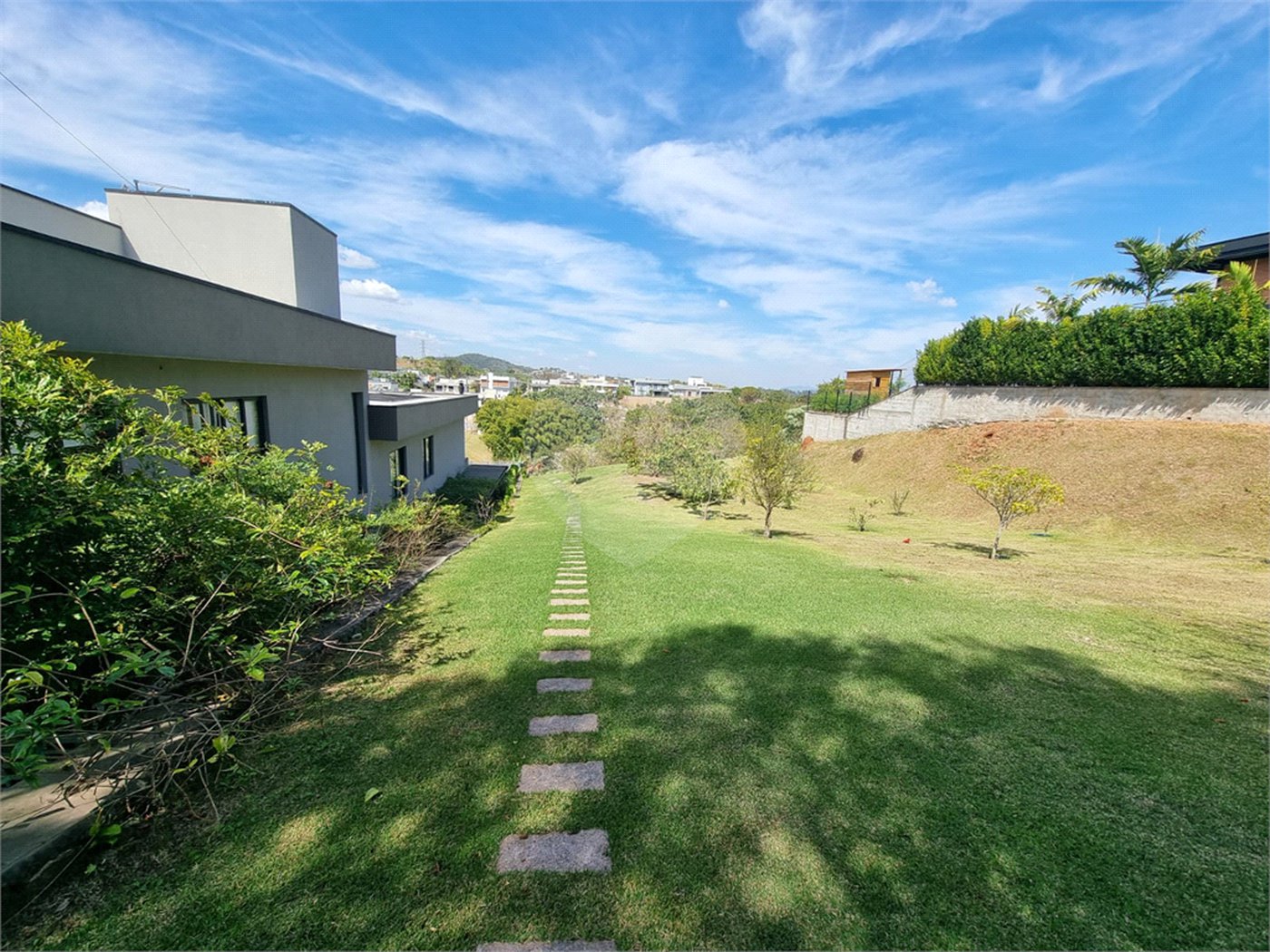 Casa à venda com 3 suítes no condomínio Campo de Toscana, Vinhedo - SP